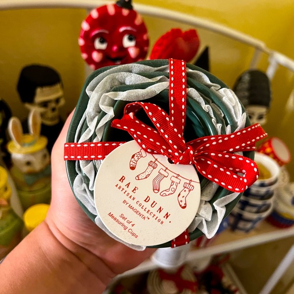 RAE DUNN GREEN CHRISTMAS TREE MEASURING CUPS - Picture 3 of 3